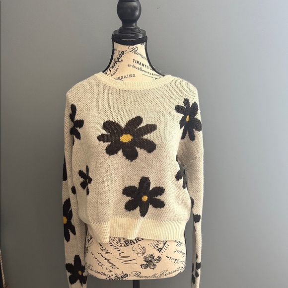 Active USA Sweaters - Active USA Cream and Black Floral Sweater